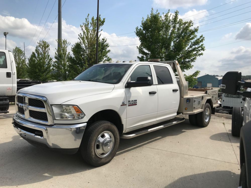 Class 2/3 Crew Cab AWD Flatbed Truck