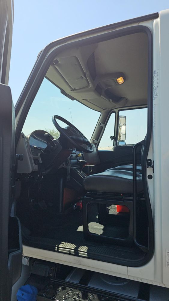 2016 International 4300 4x2 20 Ft. Flatbed Truck