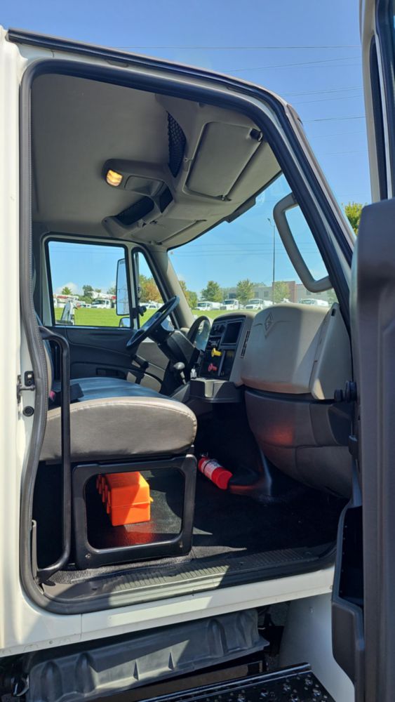 2016 International 4300 4x2 20 Ft. Flatbed Truck