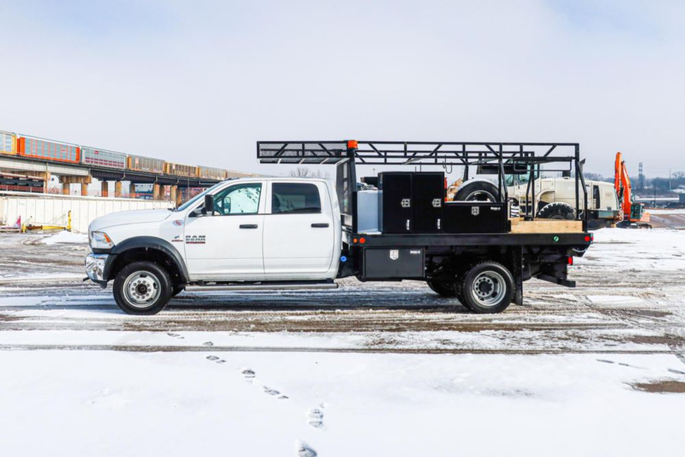 Class 4/5 Crew Cab AWD Flatbed Truck