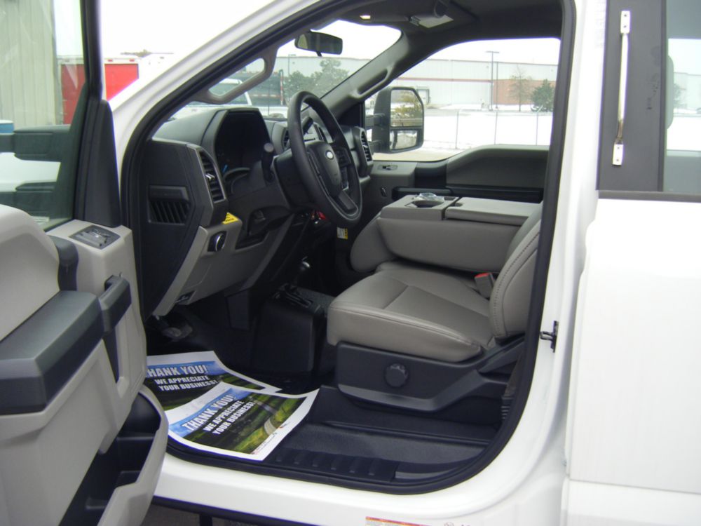 Class 4/5 Crew Cab AWD Flatbed Truck