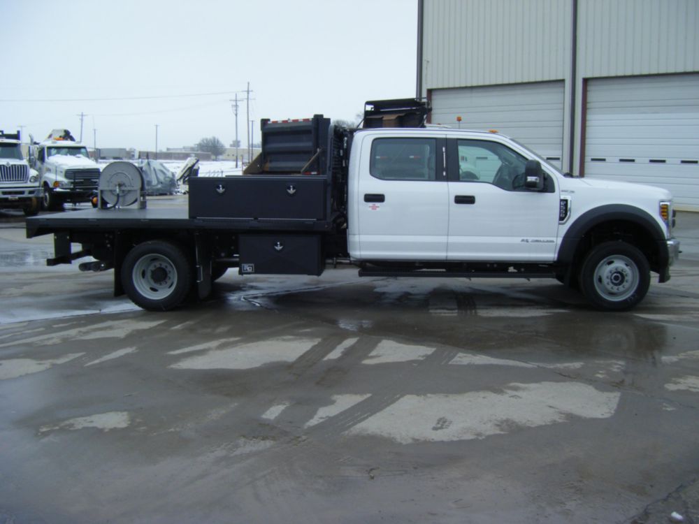 Class 4/5 Crew Cab AWD Flatbed Truck