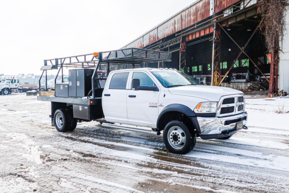 Class 4/5 Crew Cab AWD Flatbed Truck