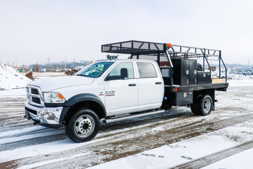 Class 4/5 Crew Cab AWD Flatbed Truck