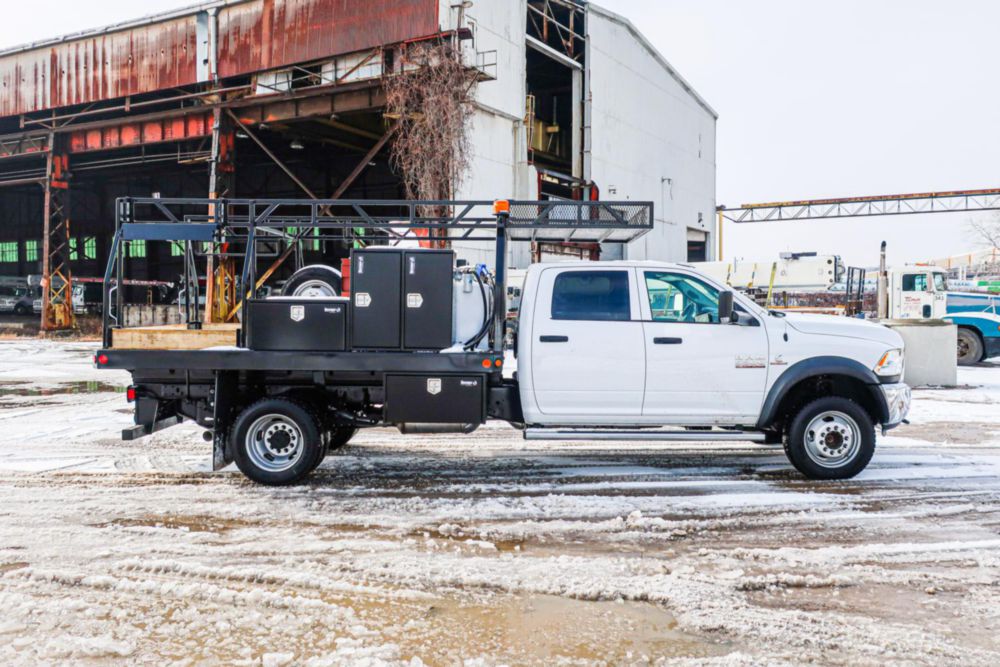 Class 4/5 Crew Cab AWD Flatbed Truck
