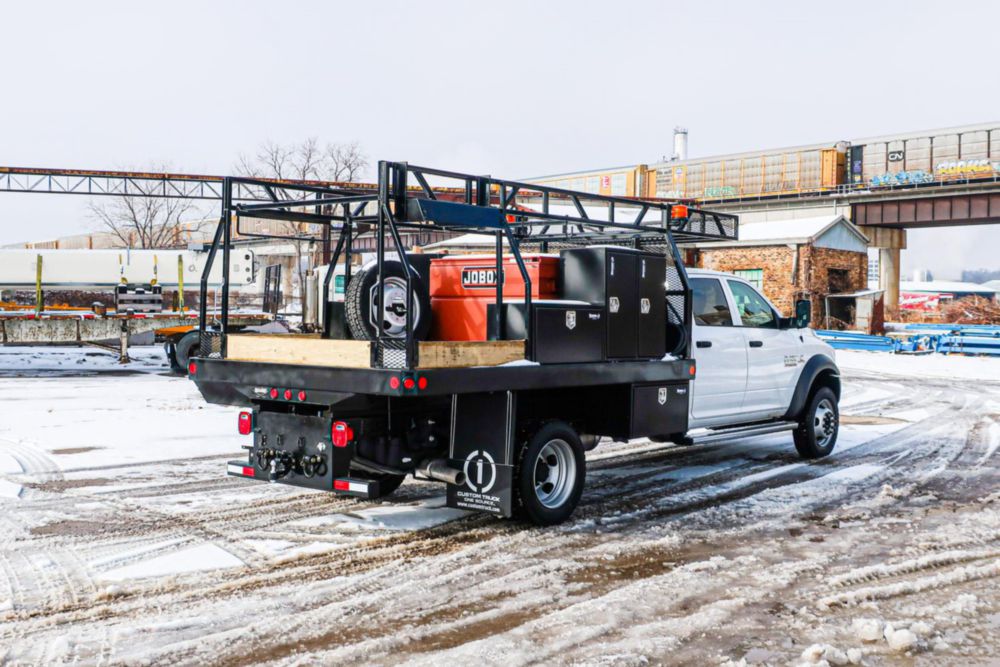 Class 4/5 Crew Cab AWD Flatbed Truck