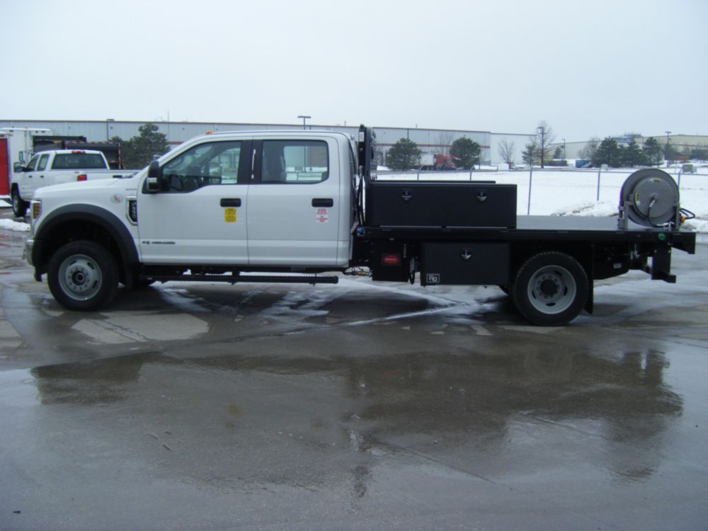 Class 4/5 Crew Cab AWD Flatbed Truck