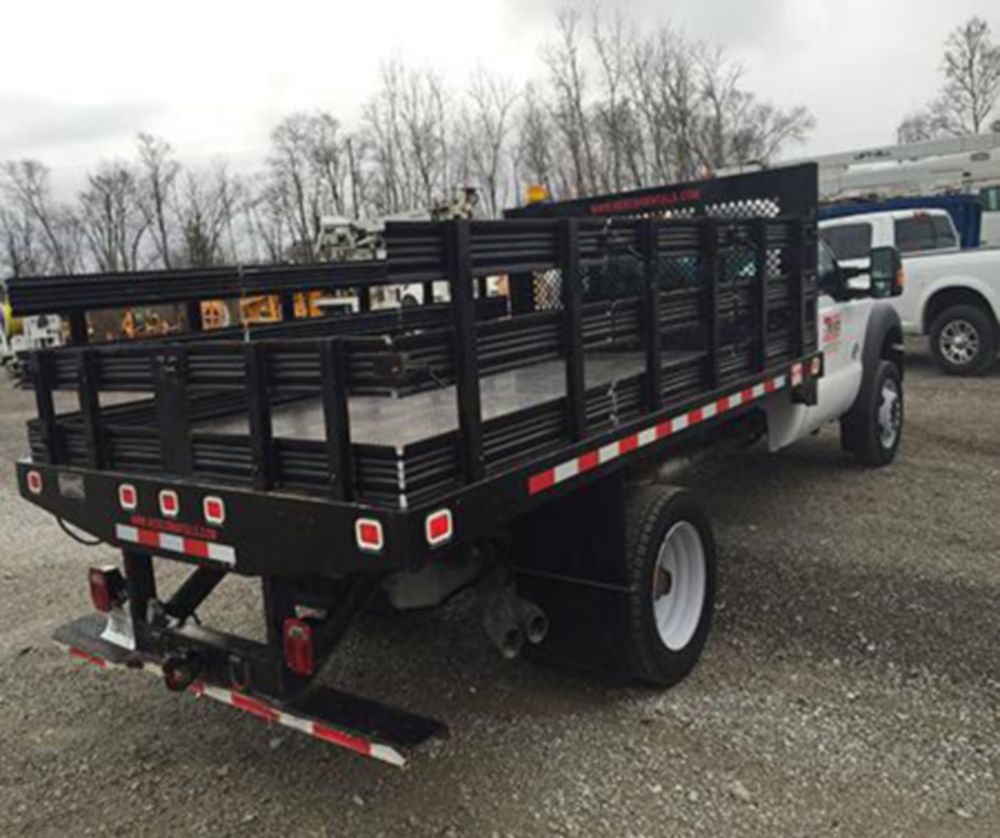 Class 4/5 Regular Cab AWD Flatbed Truck