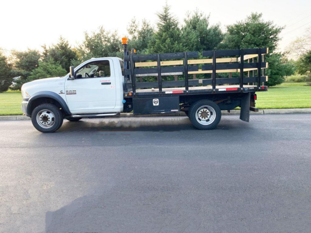 Class 4/5 Regular Cab AWD Flatbed Truck