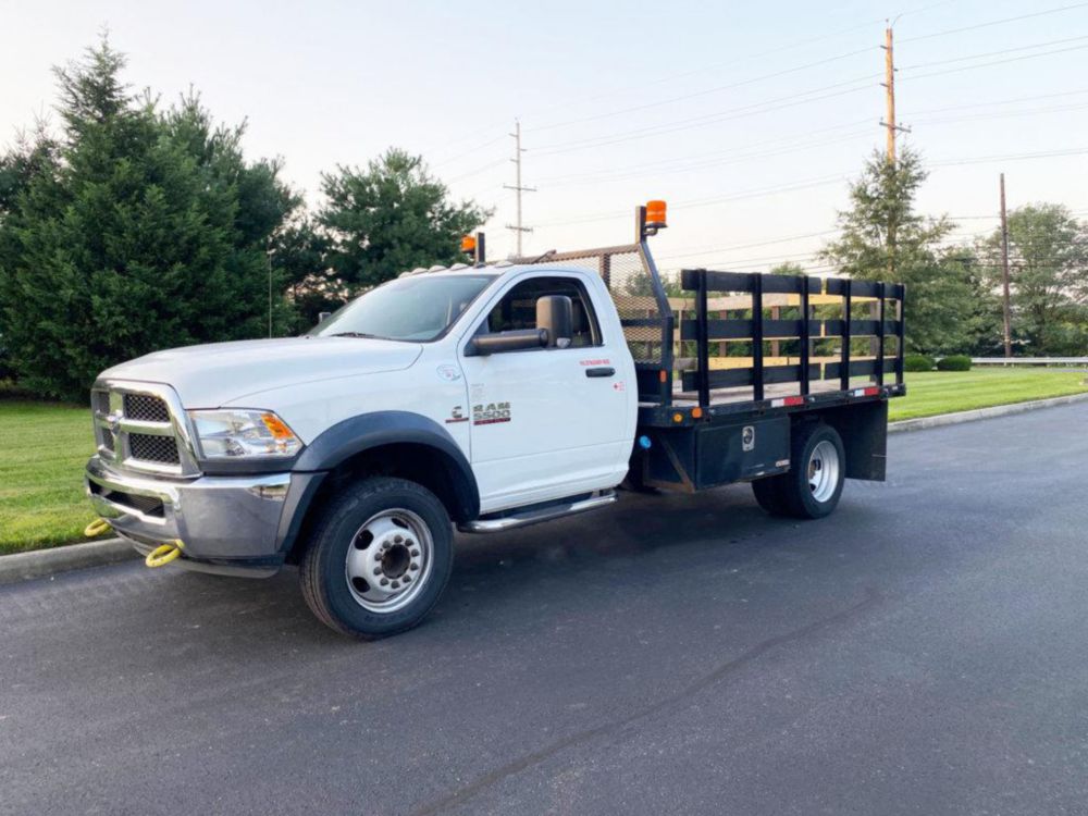 Class 4/5 Regular Cab AWD Flatbed Truck