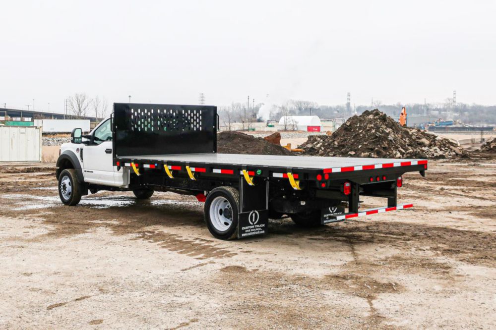 Class 4/5 Regular Cab Flatbed Truck