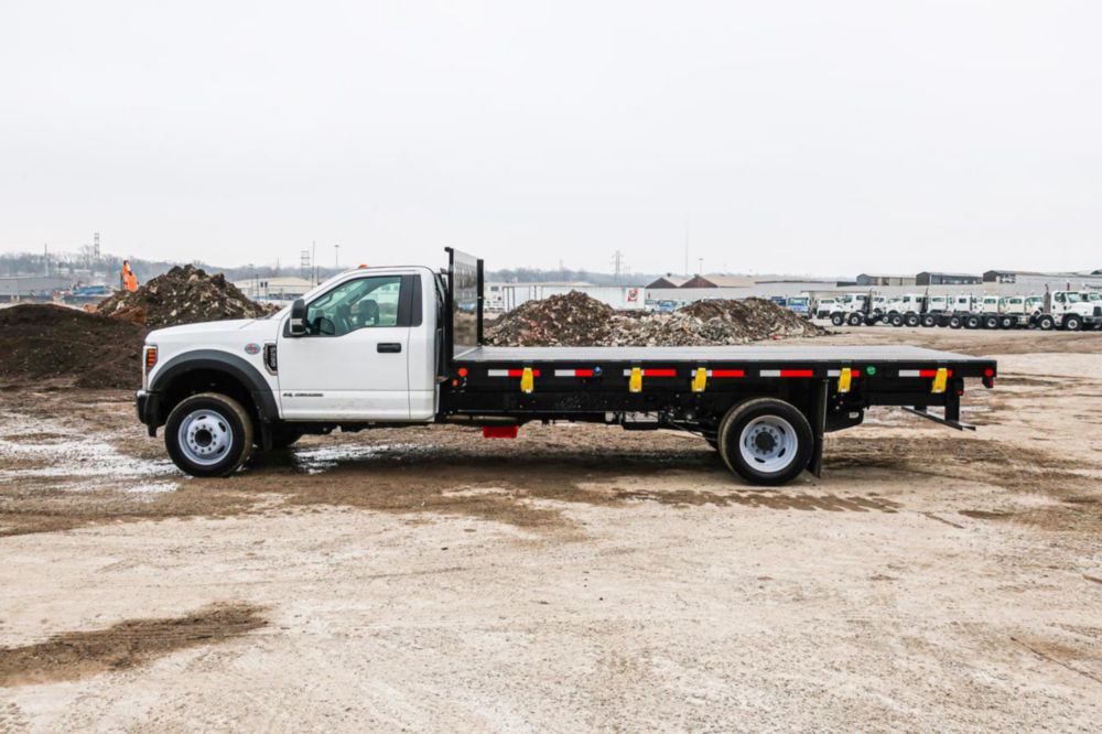Class 4/5 Regular Cab Flatbed Truck