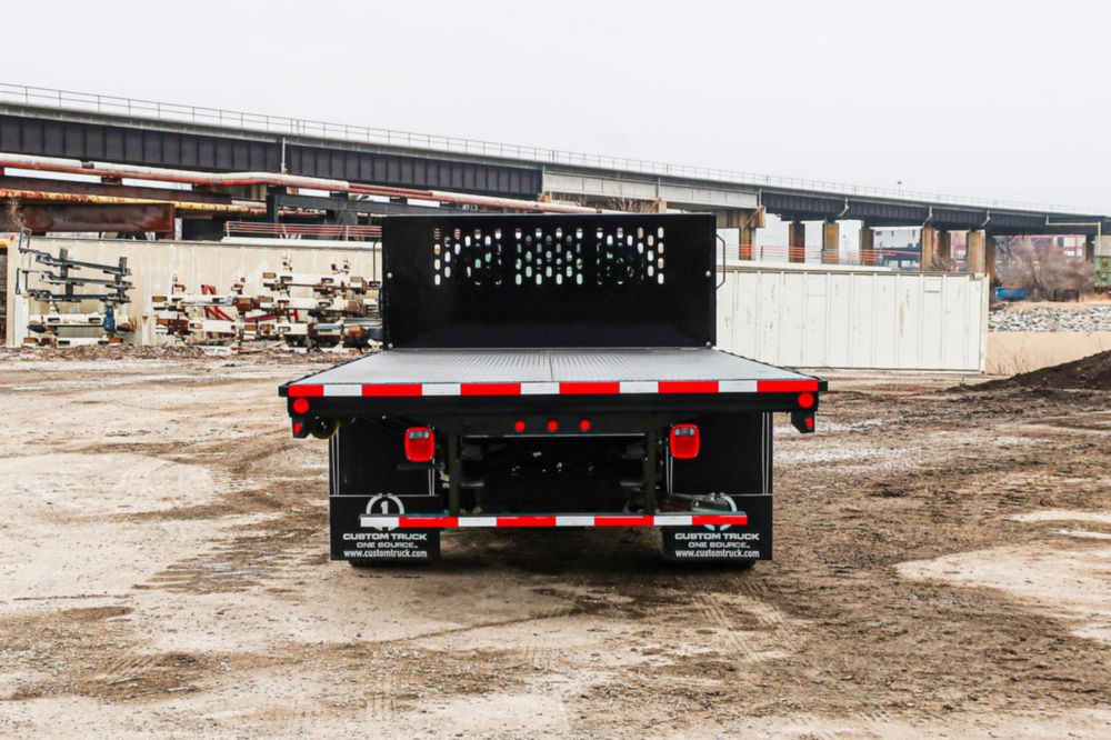 Class 4/5 Regular Cab Flatbed Truck