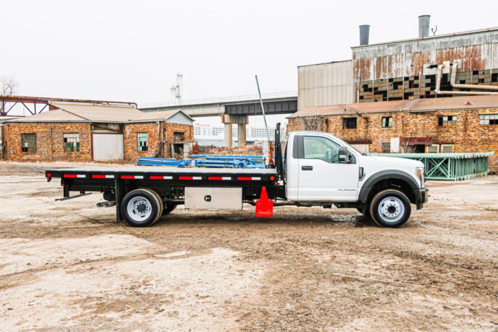 Class 4/5 Regular Cab Flatbed Truck