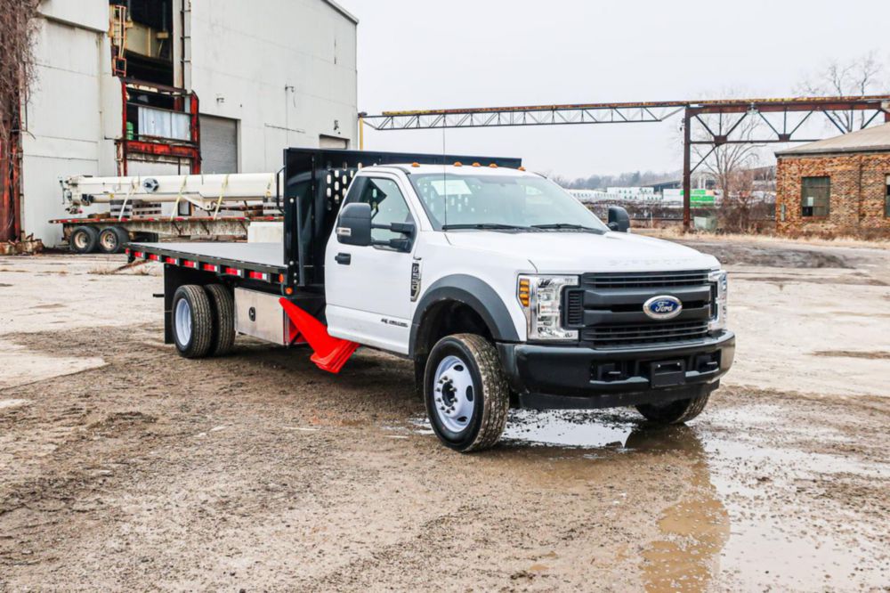 Class 4/5 Regular Cab Flatbed Truck