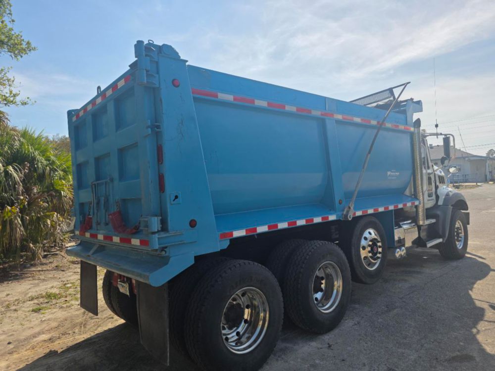 2016 Mack Granite GU-813 Automatic Tri-Axle Dump Truck