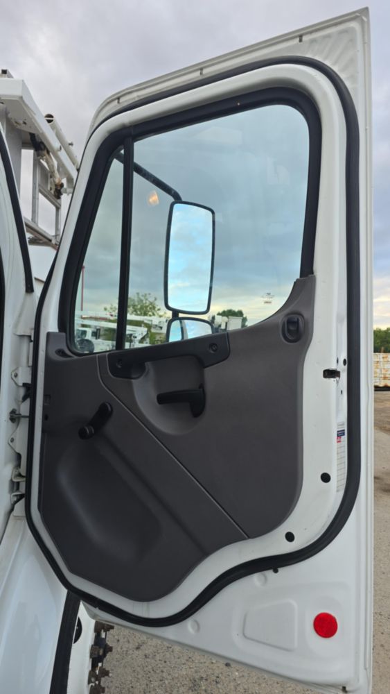 2019 Freightliner M2106 4x2 POSI+ 800-40 Cable Placer