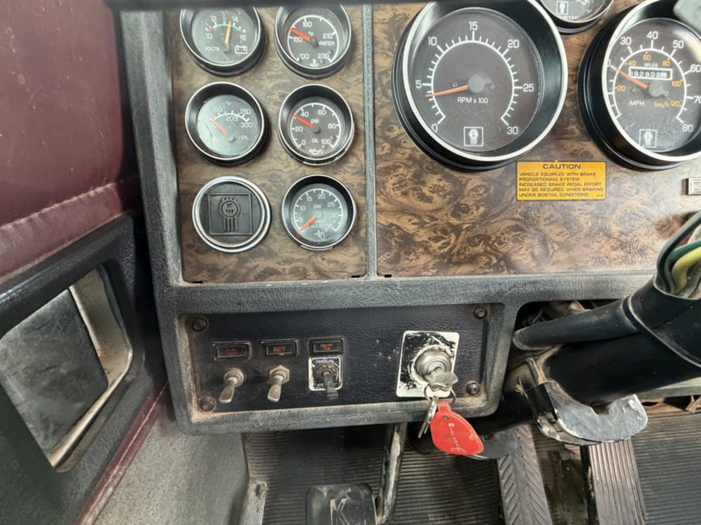 1994 Kenworth T-800 Winch Truck