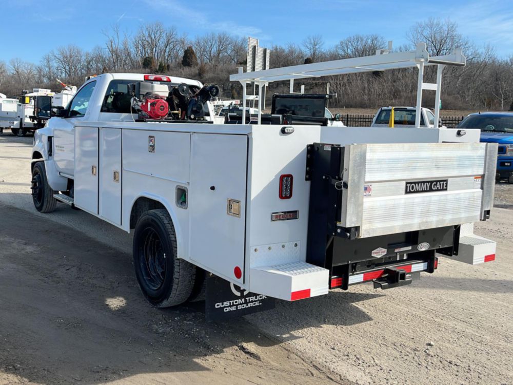 2023 Chevrolet 5500 4x2 Reading Service Truck