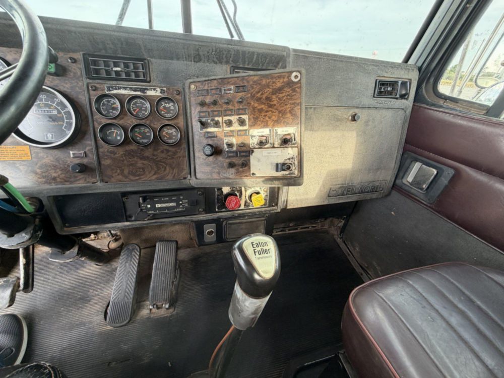 1994 Kenworth T-800 Winch Truck