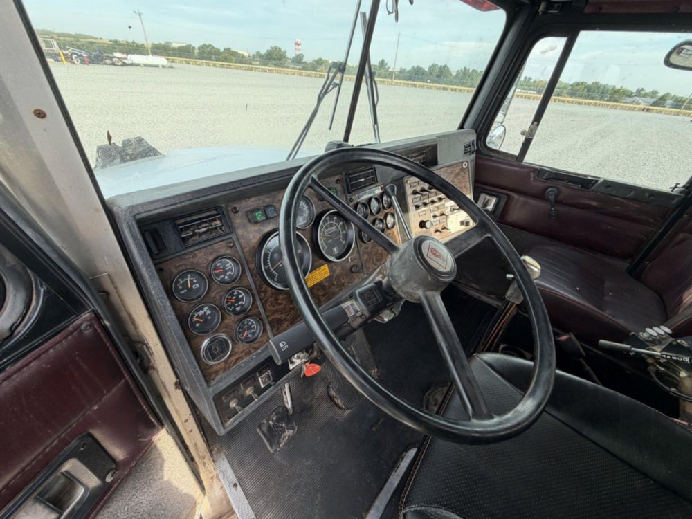 1994 Kenworth T-800 Winch Truck