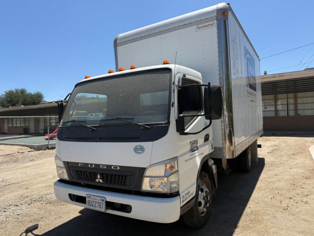 2008 Single Mitsubishi Fuso Box Truck W/Liftgate