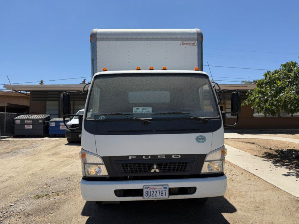 2008 Single Mitsubishi Fuso Box Truck W/Liftgate