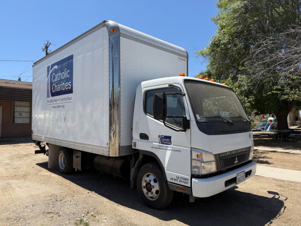 2008 Single Mitsubishi Fuso Box Truck W/Liftgate
