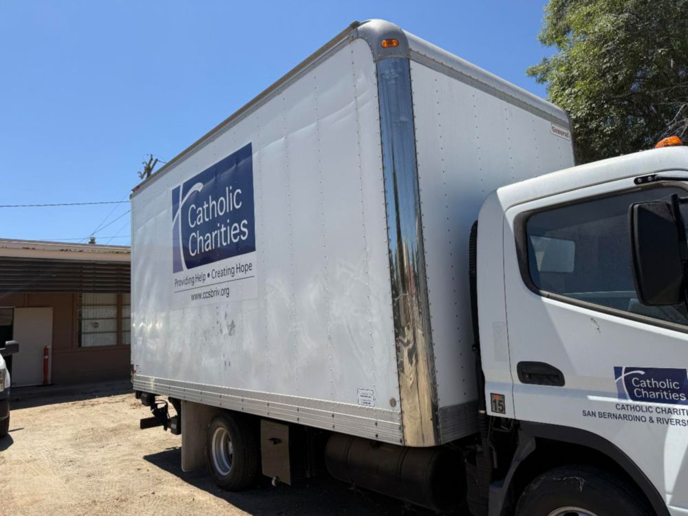 2008 Single Mitsubishi Fuso Box Truck W/Liftgate