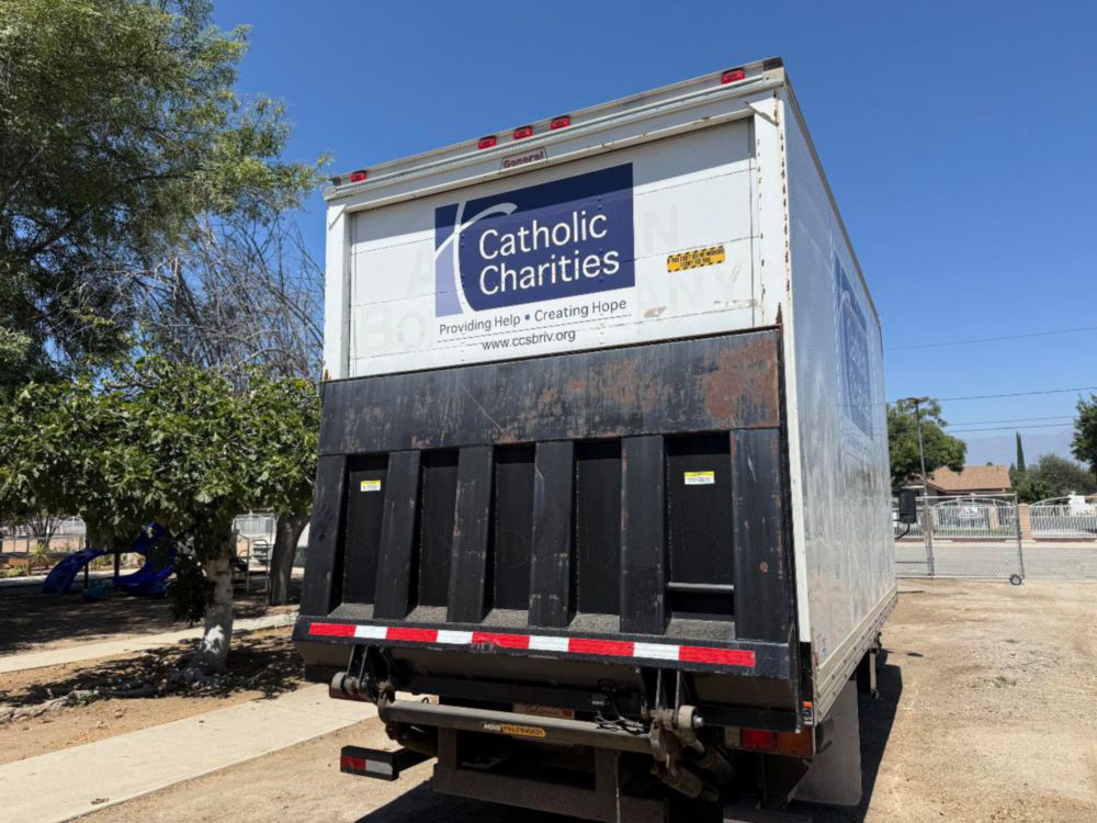 2008 Single Mitsubishi Fuso Box Truck W/Liftgate
