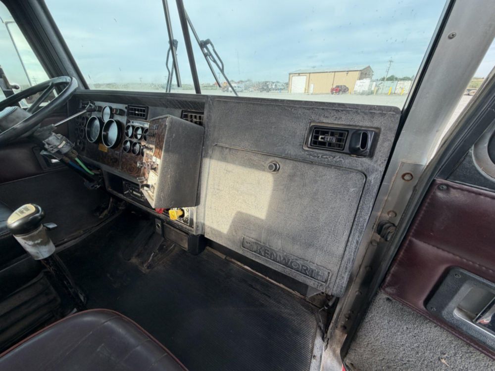 1994 Kenworth T-800 Winch Truck