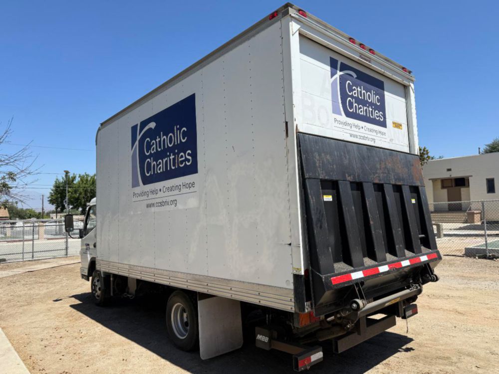 2008 Single Mitsubishi Fuso Box Truck W/Liftgate