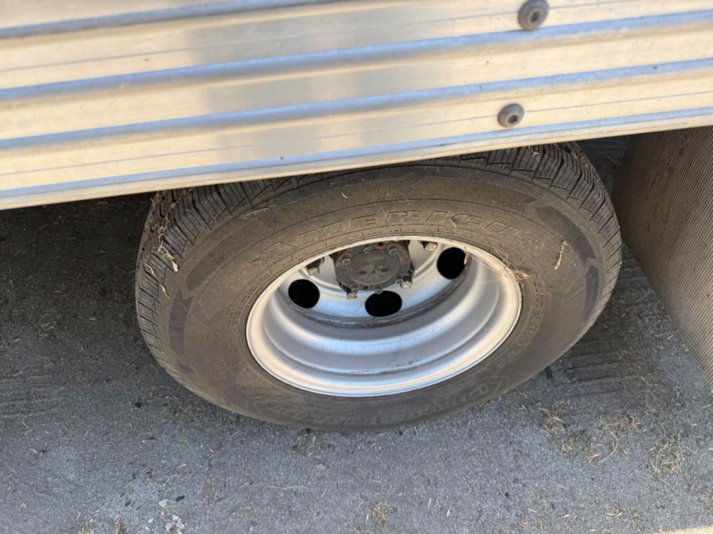 2008 Single Mitsubishi Fuso Box Truck W/Liftgate