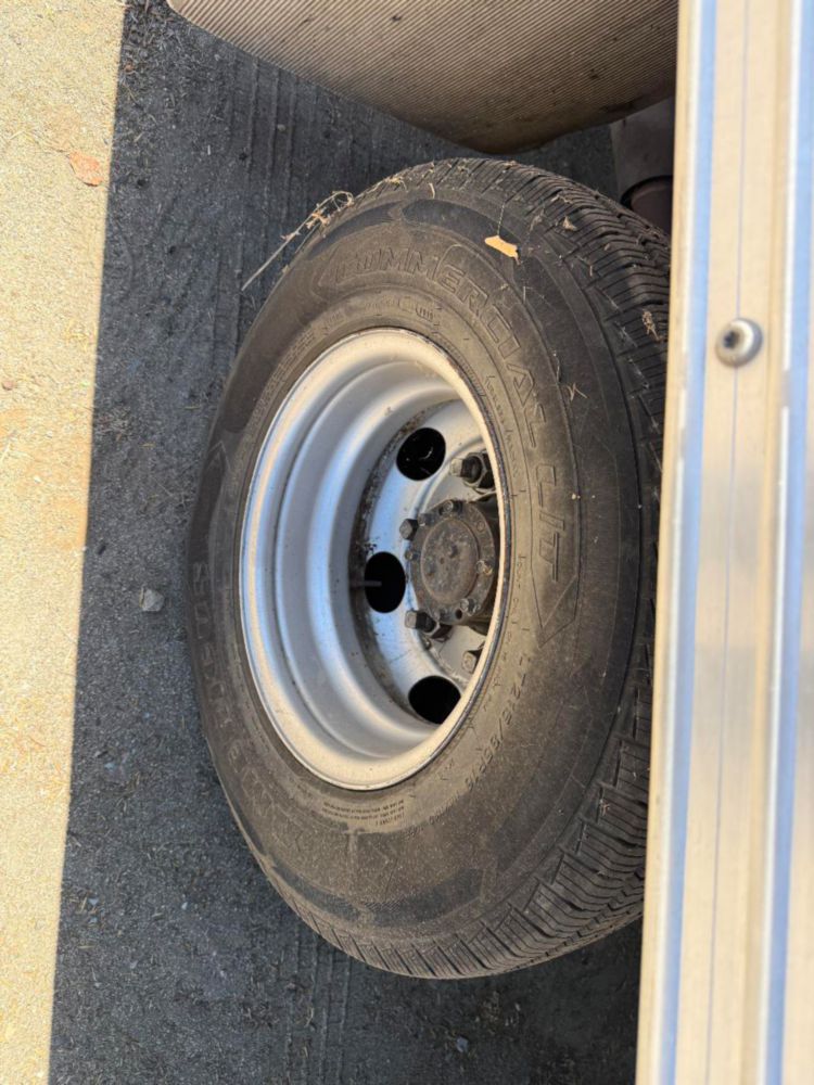 2008 Single Mitsubishi Fuso Box Truck W/Liftgate