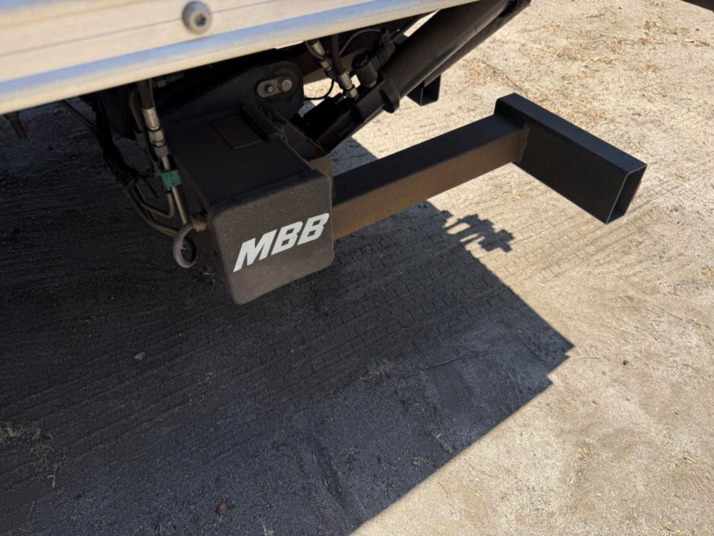 2008 Single Mitsubishi Fuso Box Truck W/Liftgate