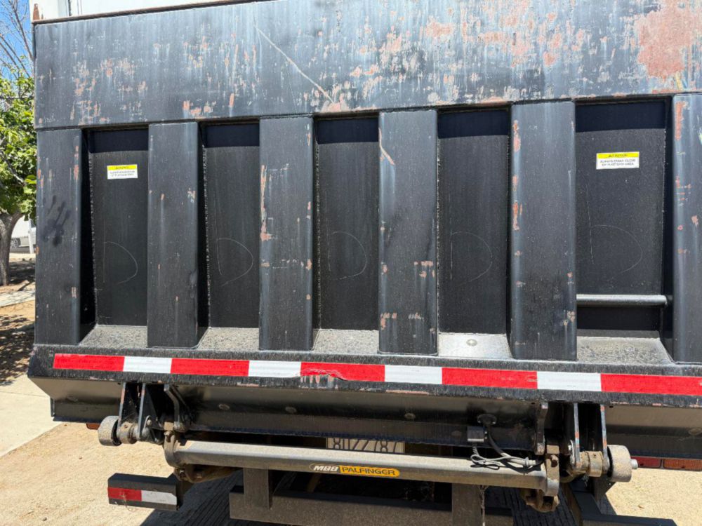 2008 Single Mitsubishi Fuso Box Truck W/Liftgate