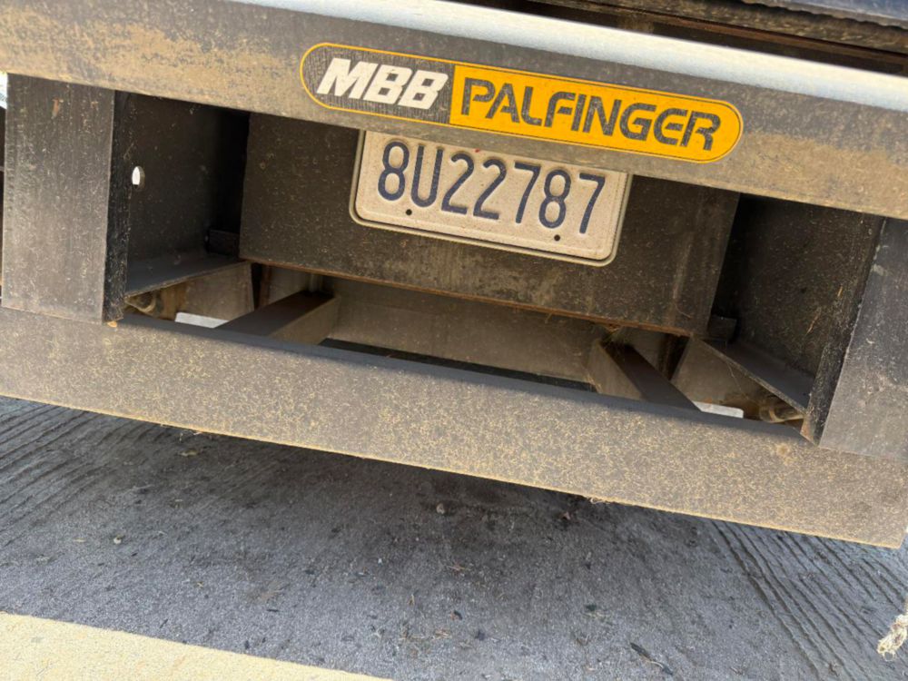 2008 Single Mitsubishi Fuso Box Truck W/Liftgate