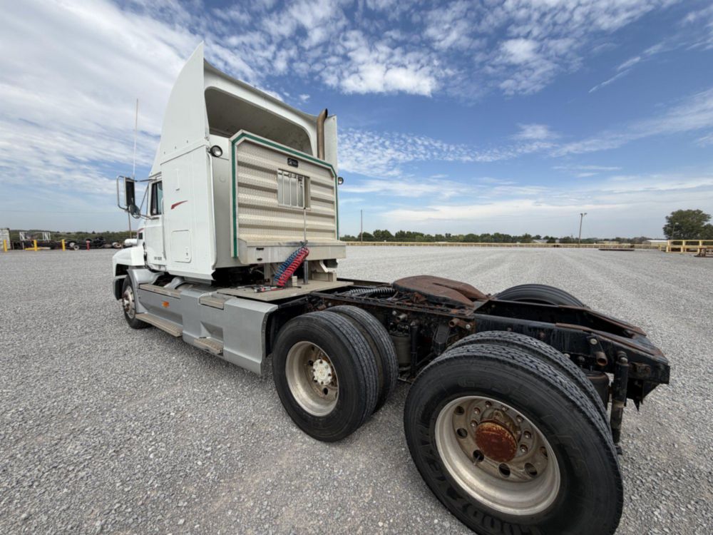 2000 Mack CH613 Sleeper Truck