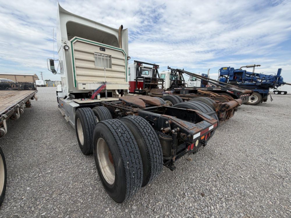 2000 Mack CH613 Sleeper Truck