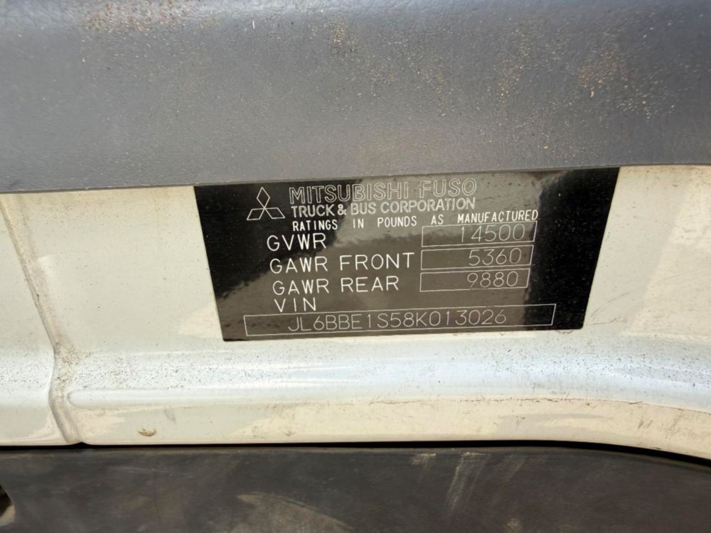 2008 Single Mitsubishi Fuso Box Truck W/Liftgate