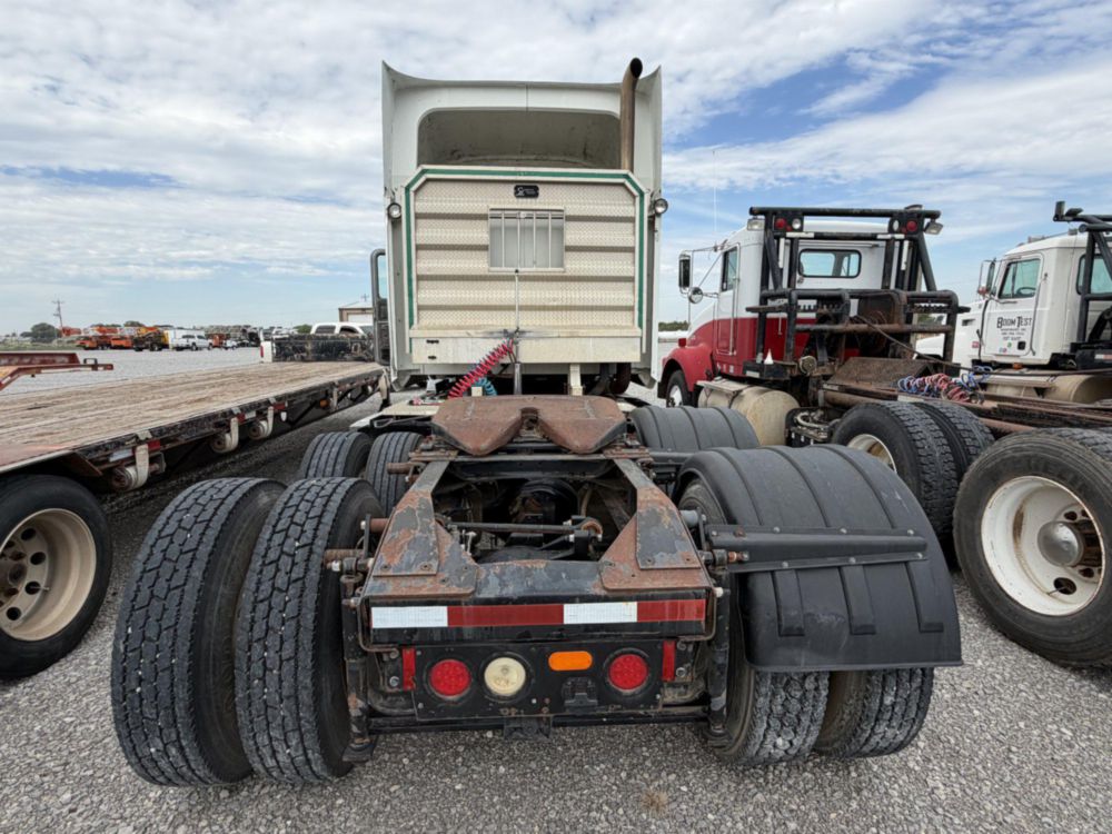 2000 Mack CH613 Sleeper Truck
