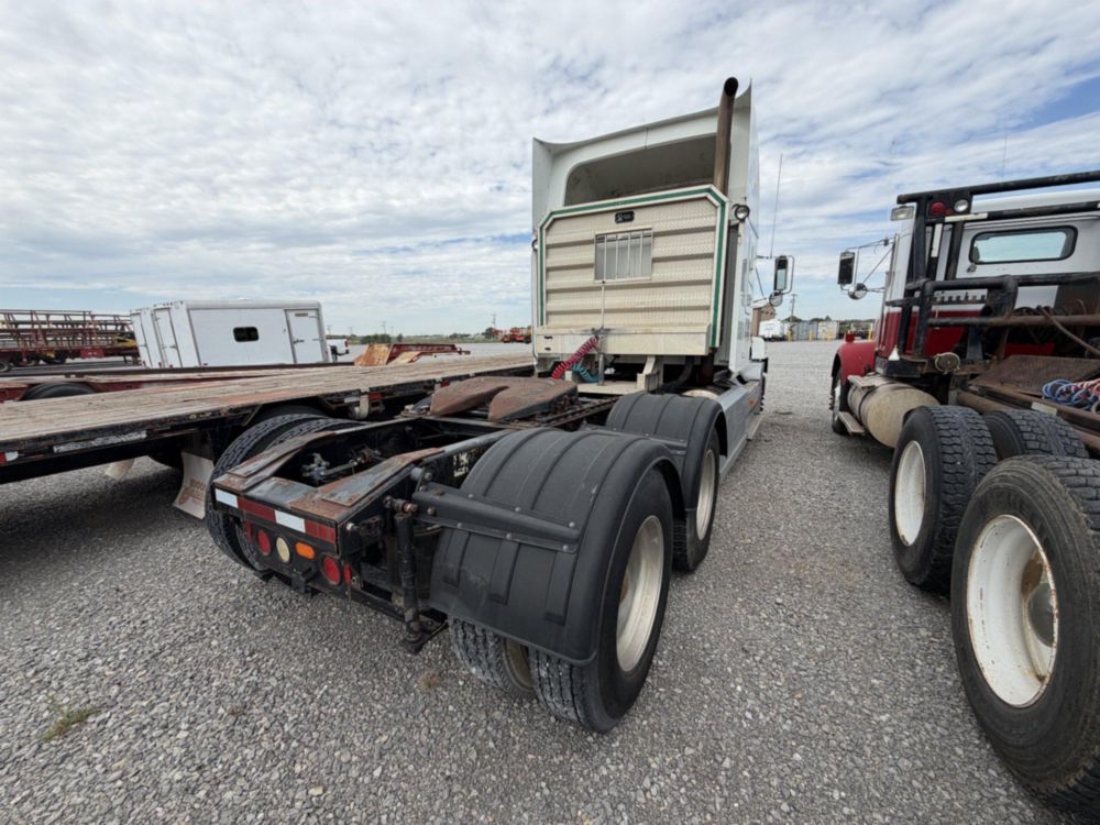 2000 Mack CH613 Sleeper Truck