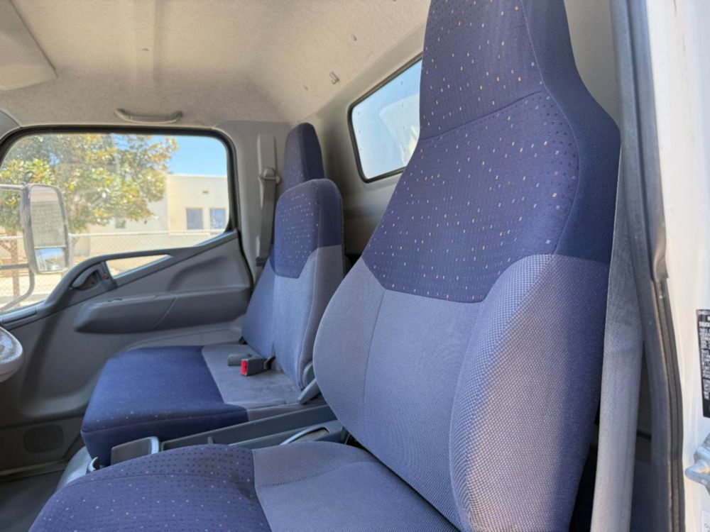 2008 Single Mitsubishi Fuso Box Truck W/Liftgate