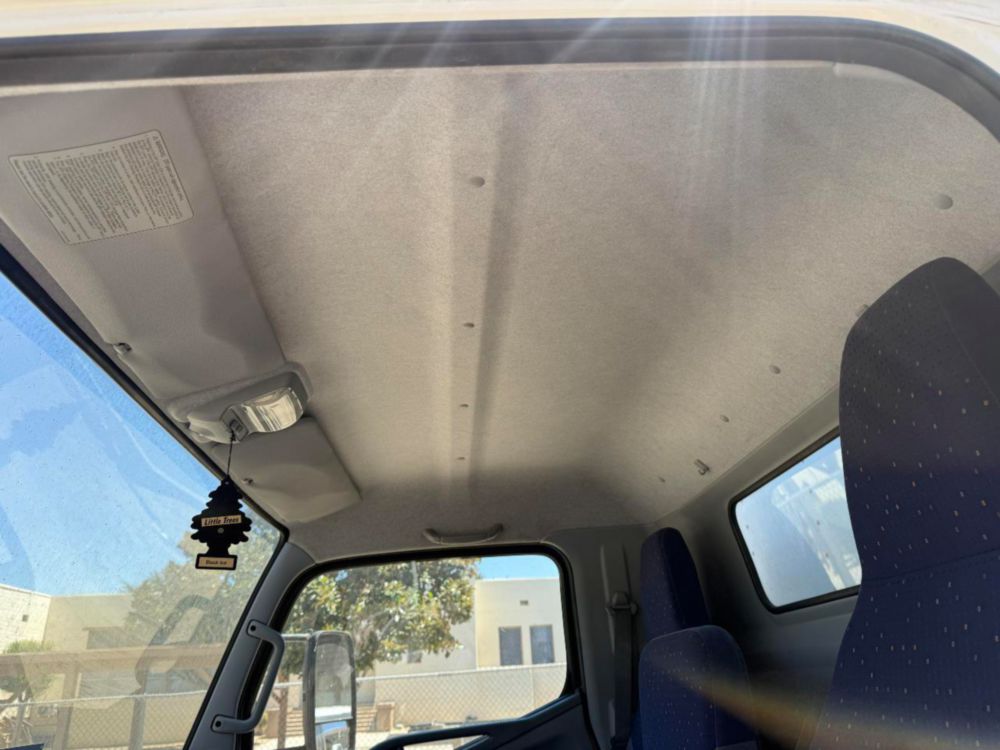 2008 Single Mitsubishi Fuso Box Truck W/Liftgate