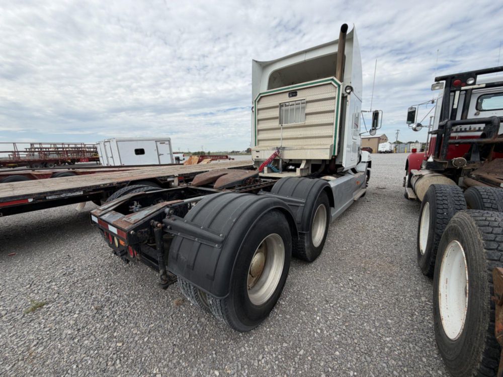 2000 Mack CH613 Sleeper Truck