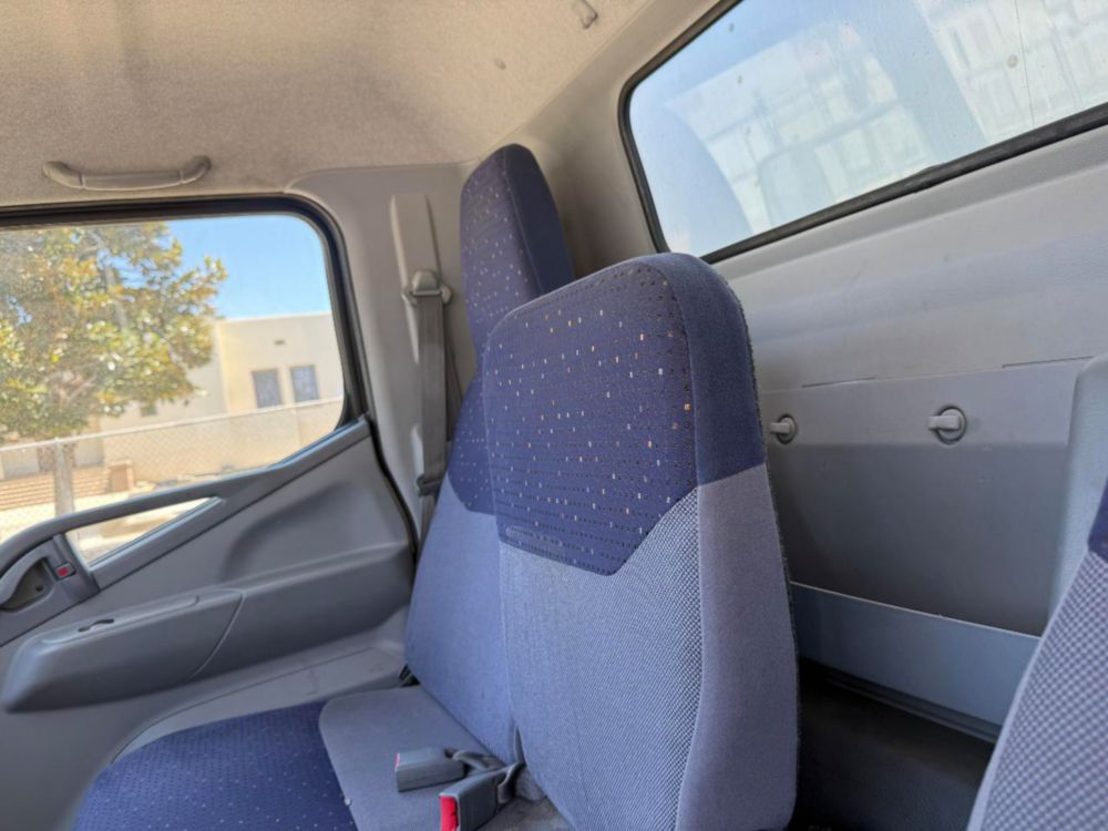 2008 Single Mitsubishi Fuso Box Truck W/Liftgate