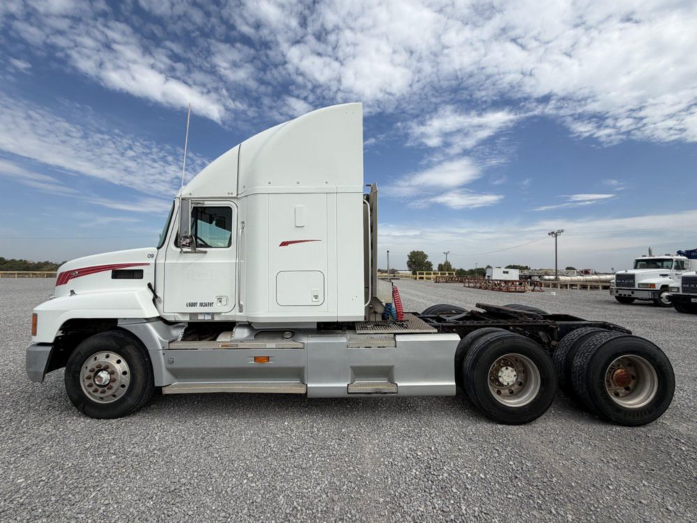 2000 Mack CH613 Sleeper Truck