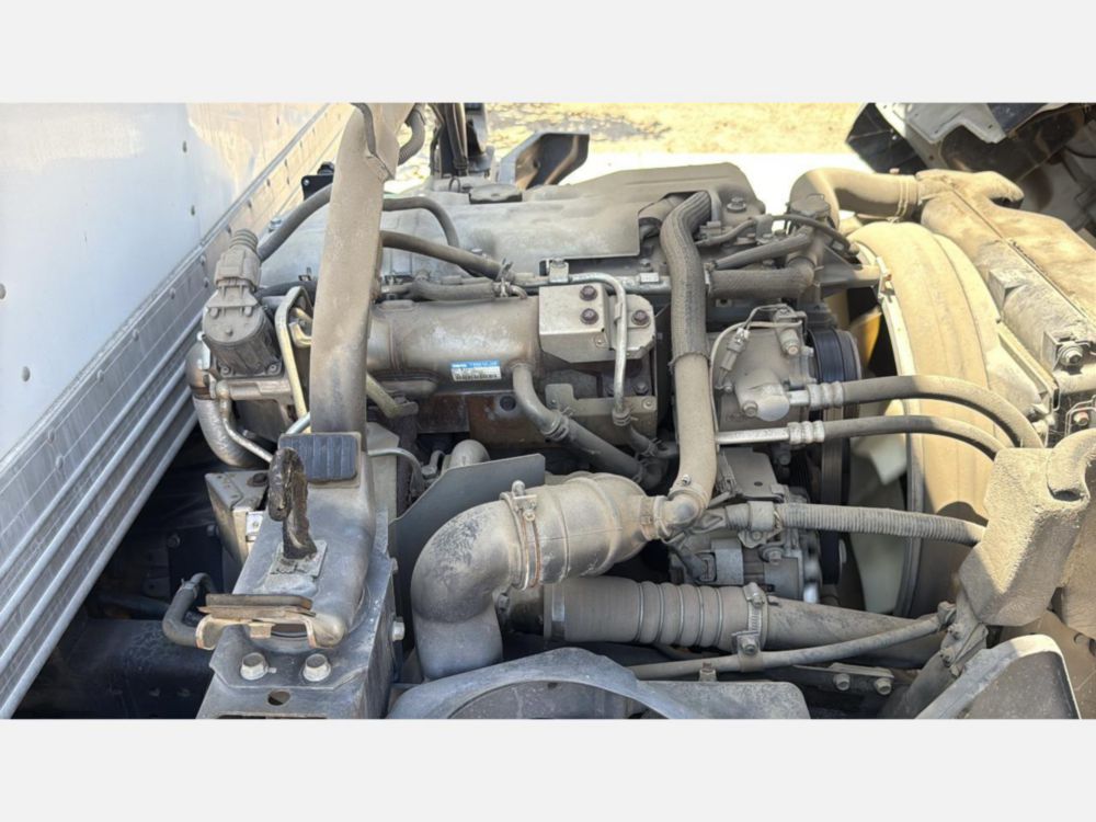 2008 Single Mitsubishi Fuso Box Truck W/Liftgate