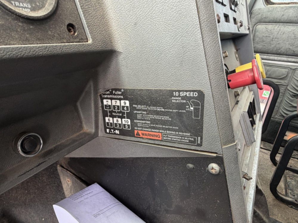 2000 Mack CH613 Sleeper Truck