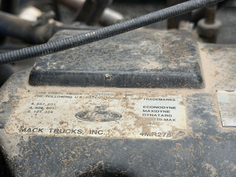 2000 Mack CH613 Sleeper Truck